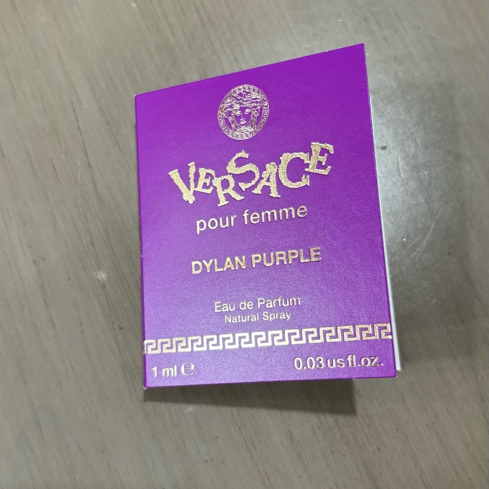 Versace pour femme
DYLAN PURPLE
Eau de Parfum
Natural Spray - Picture 2 of 4